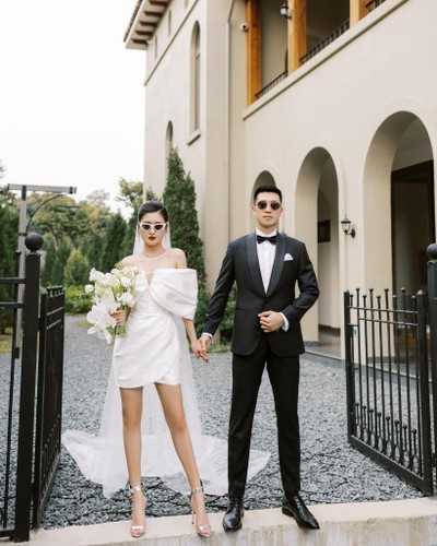 Các trang phục đều được thiết kế tinh tế giúp Thùy Dương khoe trọn được vóc dáng nóng bỏng, đôi chân thon dài và vòng 1 đầy đặn.