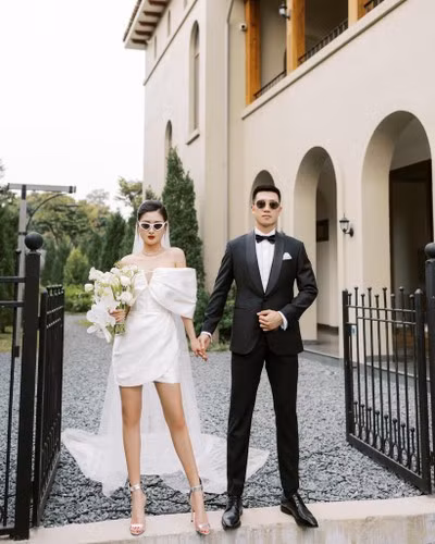 Các trang phục đều được thiết kế tinh tế giúp Thùy Dương khoe trọn được vóc dáng nóng bỏng, đôi chân thon dài và vòng 1 đầy đặn.