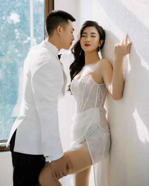 Trận đấu sẽ bắt đầu diễn ra vào lúc 5h chiều tại Đông Anh - Hà Nội. Trân trọng kính mời mọi người nhớ mặc thật ấm tránh tình trạng cảm cúm khi ra về". Cựu cầu thủ đội tuyển Việt Nam viết trên trang cá nhân.