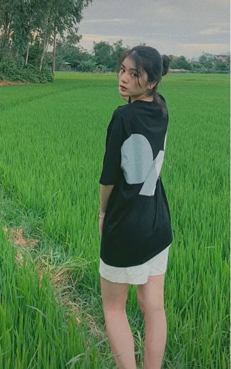 Chia sẻ về quãng thời gian học cấp 3, Thúy Quỳnh cho biết dù lớp mình không thuộc diện trường chuyên lớp chọn nào song các bạn vẫn chơi rất vui vẻ với nhau.