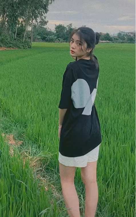 Chia sẻ về quãng thời gian học cấp 3, Thúy Quỳnh cho biết dù lớp mình không thuộc diện trường chuyên lớp chọn nào song các bạn vẫn chơi rất vui vẻ với nhau.