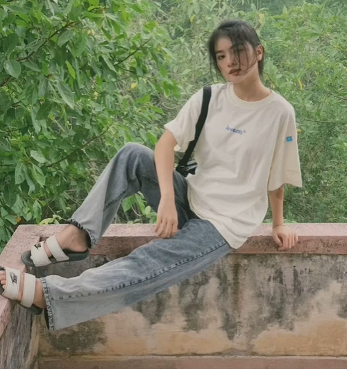 Thuý Quỳnh cũng cảm thấy may mắn vì khi video đạt được nhiều lượt xem, hầu hết bình luận đều là xin info thôi chứ cũng không có bình luận tiêu cực nào.