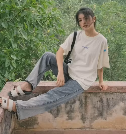 Thuý Quỳnh cũng cảm thấy may mắn vì khi video đạt được nhiều lượt xem, hầu hết bình luận đều là xin info thôi chứ cũng không có bình luận tiêu cực nào.