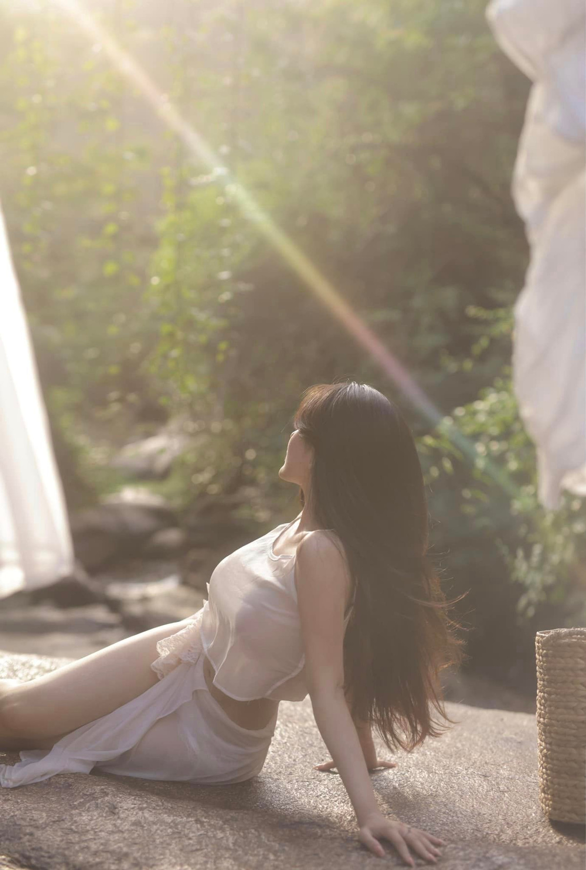 Nhan sắc xinh đẹp và gợi cảm của Ngọc Trân nhận được nhiều lời khen của dân mạng.