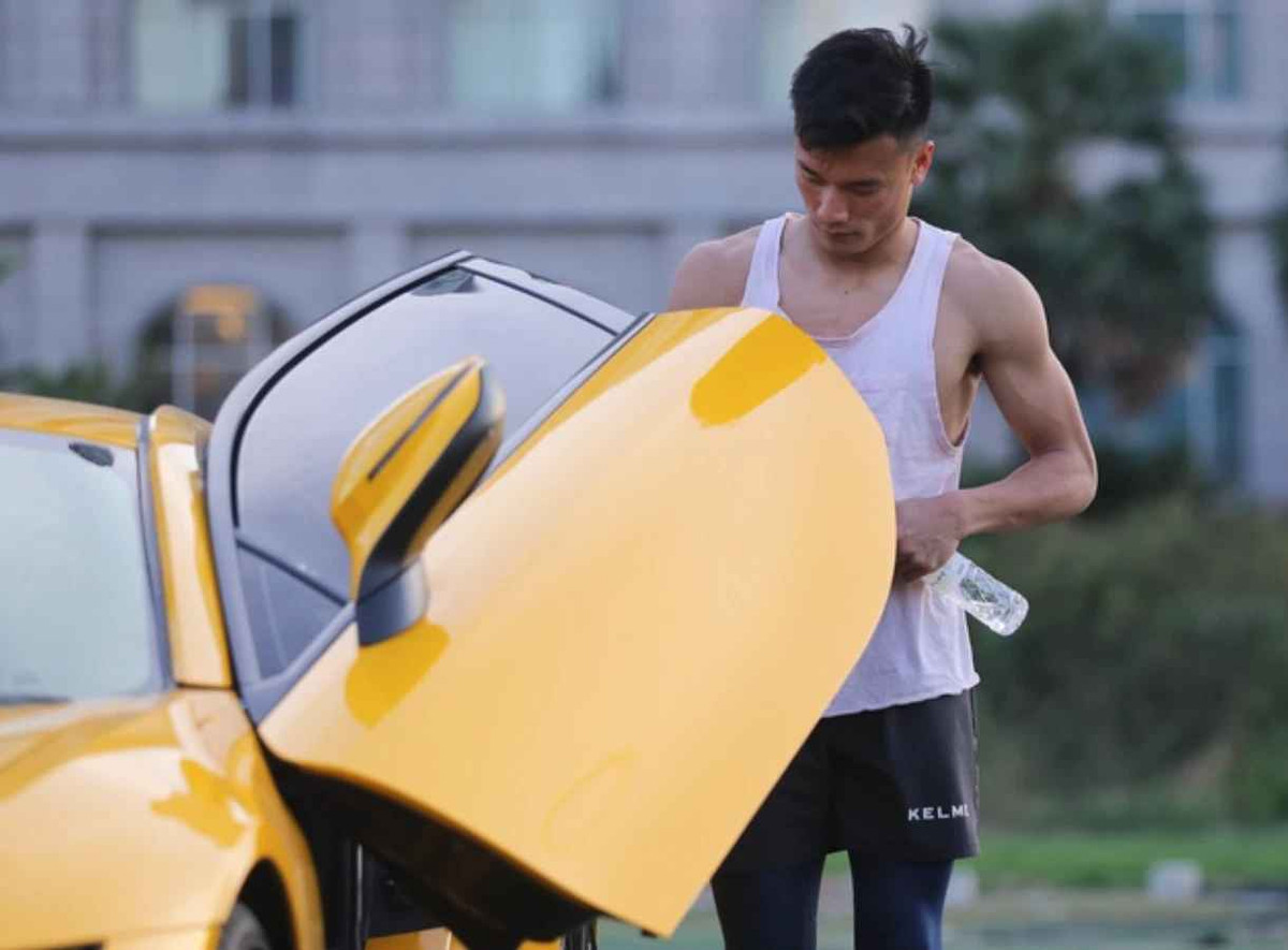 Như vậy, dựa vào những chia sẻ này cho thấy việc Bùi Tiến Dũng đã bán BMW i8 là hoàn toàn chính xác.