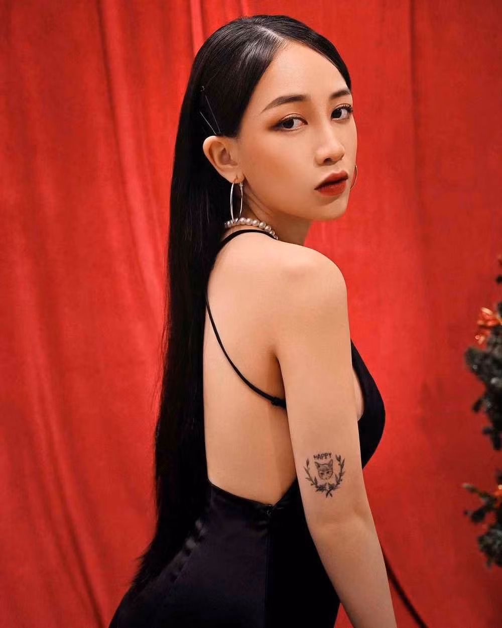 Cũng giữ vững được phong độ nhan sắc khi bị chụp lén còn có Joyce Phạm - ái nữ nhà đại gia Minh Nhựa.