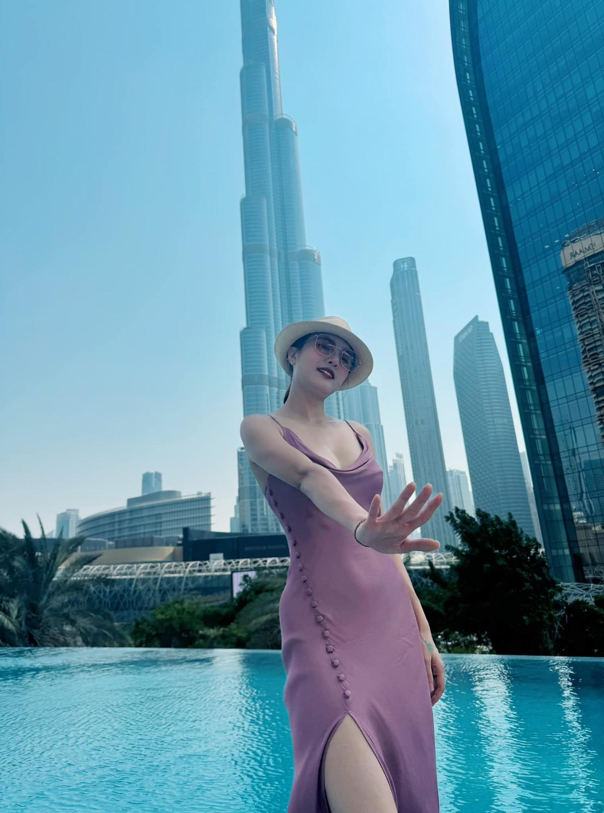 Hiện tại Khánh Chi đang làm việc tại TP.HCM, cô sống độc thân và nuôi con.