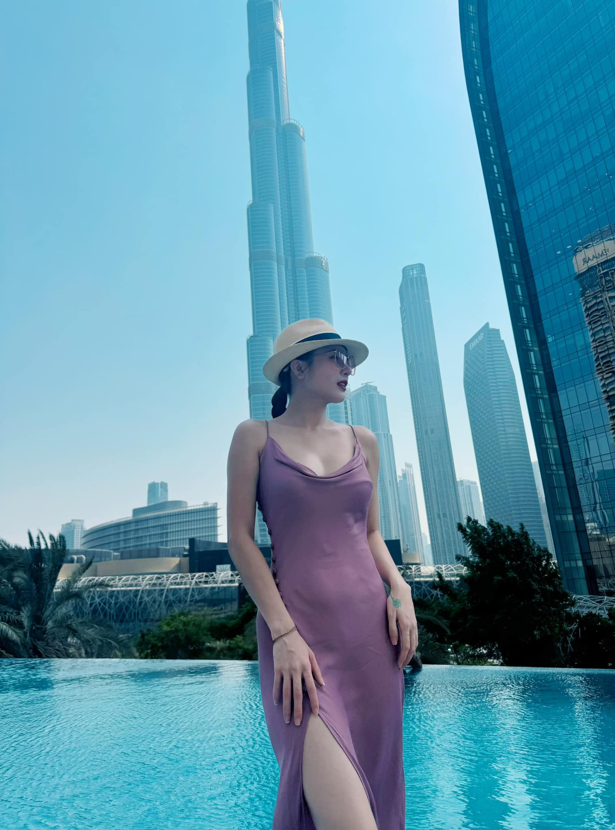 Đáng chú ý, em gái Công Vinh từng có một thời gian hoạt động nghệ thuật ngắn ngủi, nhưng sau đó người đẹp quyết định tiến đến cuộc sống hôn nhân.