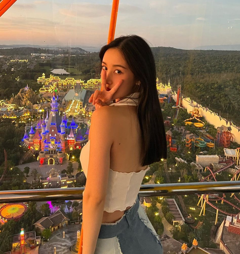 Jun Vũ cũng từng gây bất ngờ khi cô nàng công khai phẫu thuật thay đổi kích thước vòng 1.