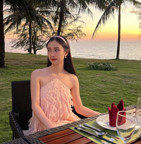 Từng là một gương mặt được chú ý tại Thái Lan, sau khi về nước Jun Vũ (tên thật Vũ Phương Anh, sinh năm 1995) hoạt động sôi nổi trong lĩnh vực điện ảnh.