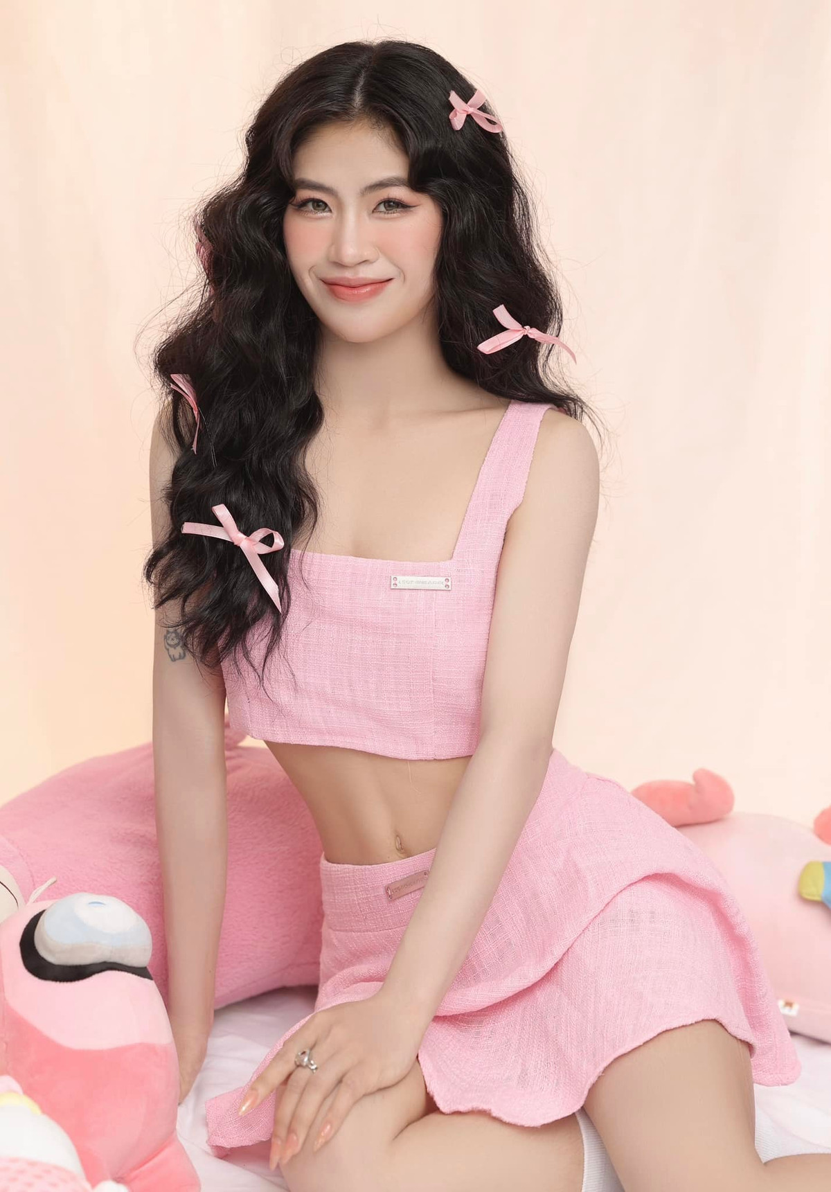 Cô nàng không ngại khoe những bức ảnh quyến rũ, nóng bỏng.