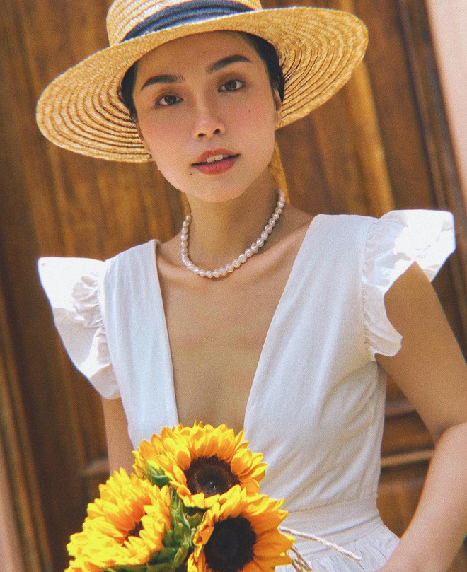 Trên trang cá nhân của mình, hot girl kiêm travel blogger thường xuyên "đánh dấu quyền sở hữu", không ngần ngại chia sẻ chuyện mình hay ghen như thế nào.