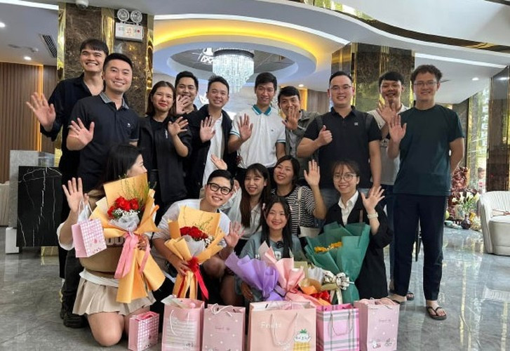 Cụ thể, kể từ khi thông báo kết thúc hợp đồng làm mẫu ảnh độc quyền, mọi hình ảnh của Phúng Phính Hà Giang đều không còn được cập nhật thường xuyên như trước nữa.