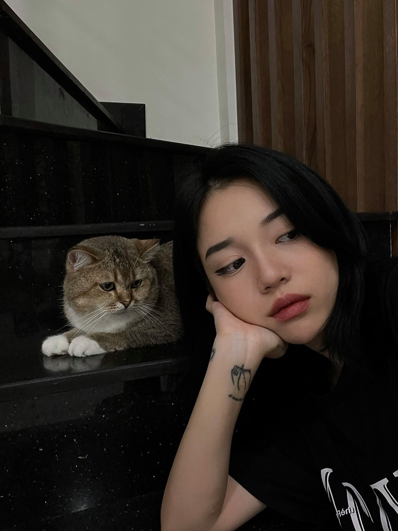 Nếu có danh hiệu "thánh nhọ làng game" thì cái tên đầu tiên lọt vào danh sách đề cử chính là Linh Ngọc Đàm. Nữ streamer 'năm lần bảy lượt' bị khóa tài khoản trên Facebook và Instagram vì vi phạm chính sách cộng đồng.