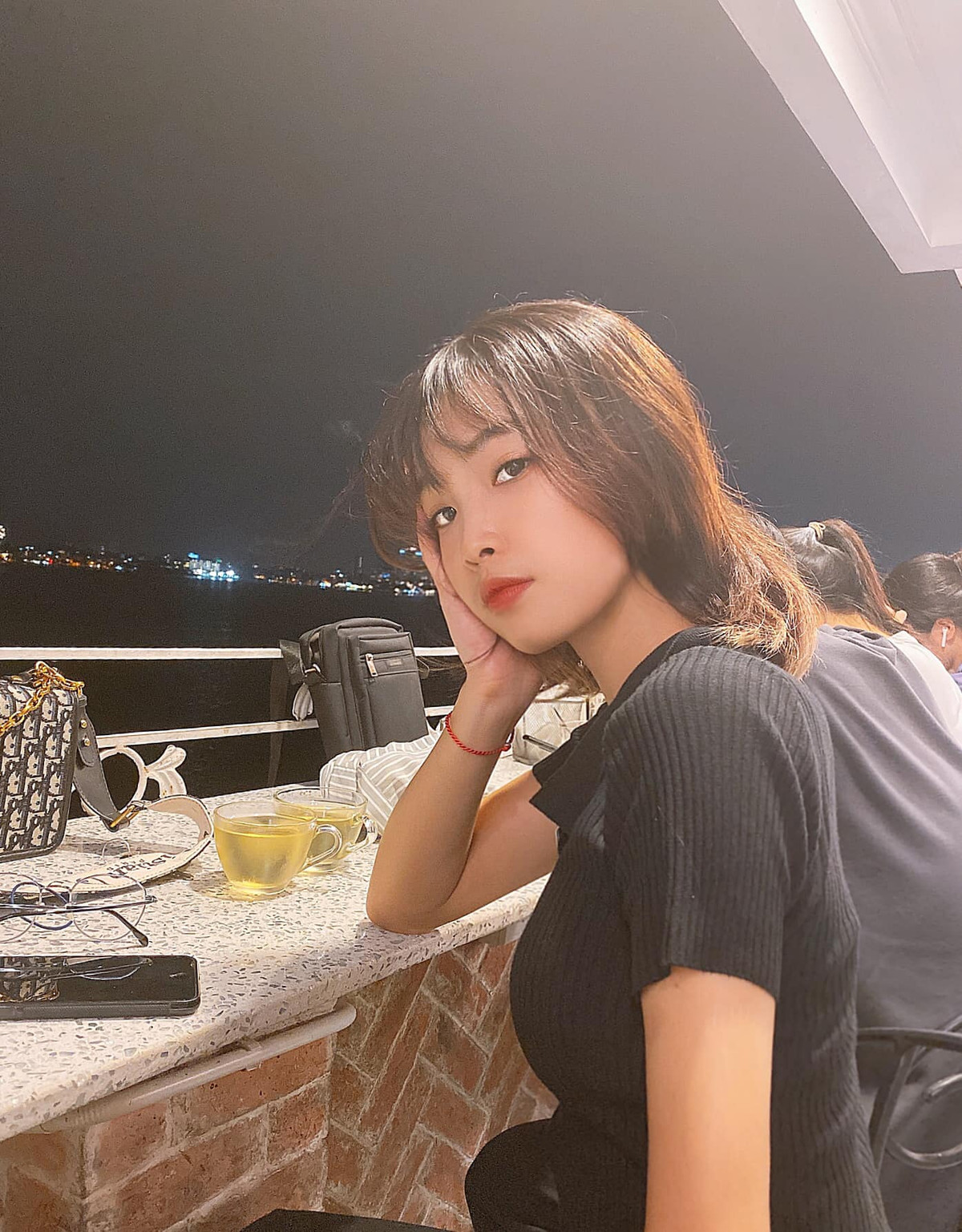 Đặng Tiểu Bình từng chia sẻ rằng eSports là niềm đam mê thứ hai của cô chỉ sau võ thuật. Cô đã chơi LMHT từ những năm 2014 và mới chuyển sang chơi Valorant từ năm 2021.