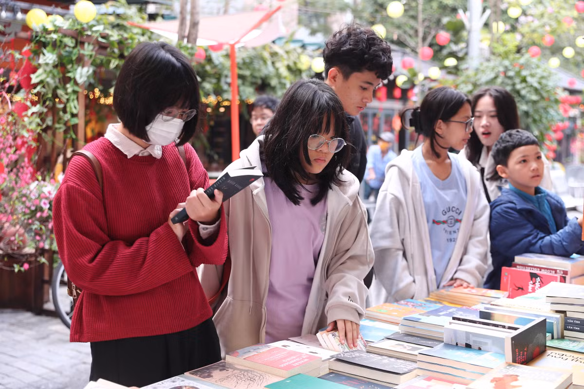 Trước đó, trong ngày khai mạc phố sách xuân 2024, Phó Chủ tịch UBND quận Hoàn Kiếm Nguyễn Quốc Hoàn khẳng định, sự kiện này đã trở thành nét đẹp văn hóa của Thủ đô mỗi dịp Tết đến, xuân về. Đây là nơi tái hiện, lưu giữ và định hình không gian văn hóa, sáng tạo mới, nơi giá trị tốt đẹp và nhân văn được đề cao và lan tỏa. Đây cũng là điểm đến du xuân ý nghĩa, phục vụ người dân thành phố và du khách vào dịp Tết Nguyên đán.