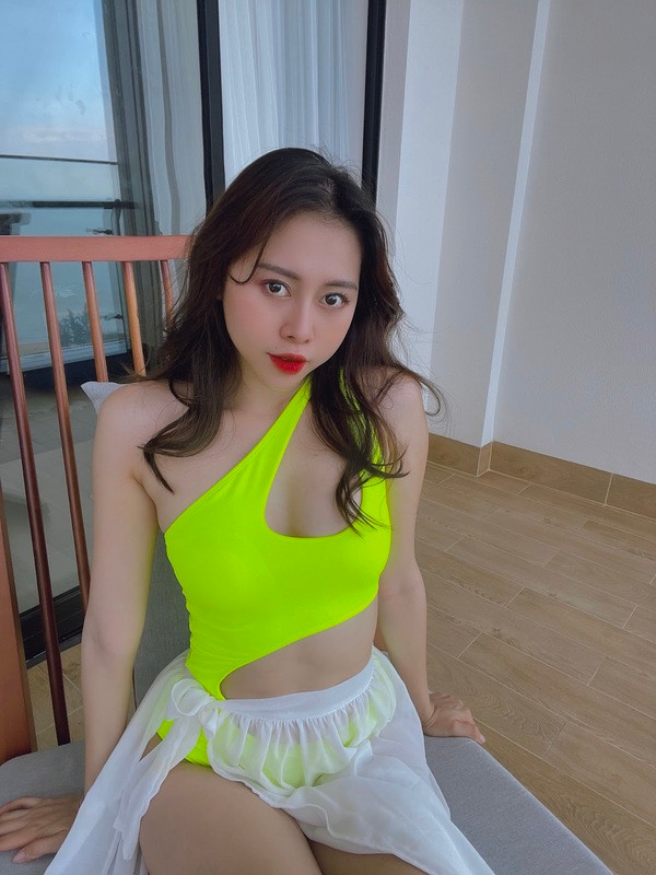  Việt Phương Thoa hiện là một trong những hot TikToker được nhiều người hâm mộ. Cô nàng không chỉ được mọi người yêu quý bởi sự vui vẻ, hài hước mà còn được chú ý hơn với biệt tài nhái giọng Google cực đỉnh.