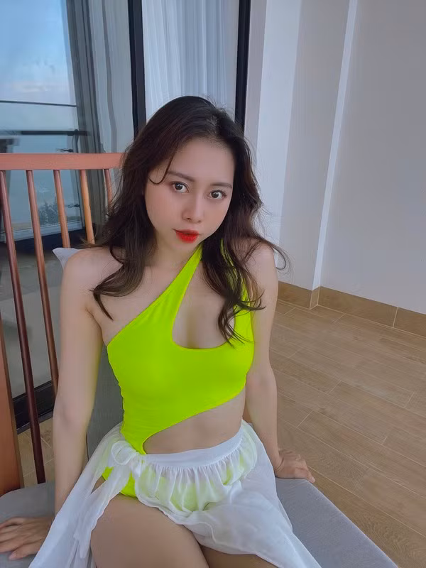  Việt Phương Thoa hiện là một trong những hot TikToker được nhiều người hâm mộ. Cô nàng không chỉ được mọi người yêu quý bởi sự vui vẻ, hài hước mà còn được chú ý hơn với biệt tài nhái giọng Google cực đỉnh.