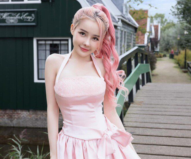 Dưới bài đăng, một cư dân mạng trực tiếp hỏi Ngân 98: "Sửa nữa hả chị". nữ DJ hot girl cũng lên tiếng xác nhận.