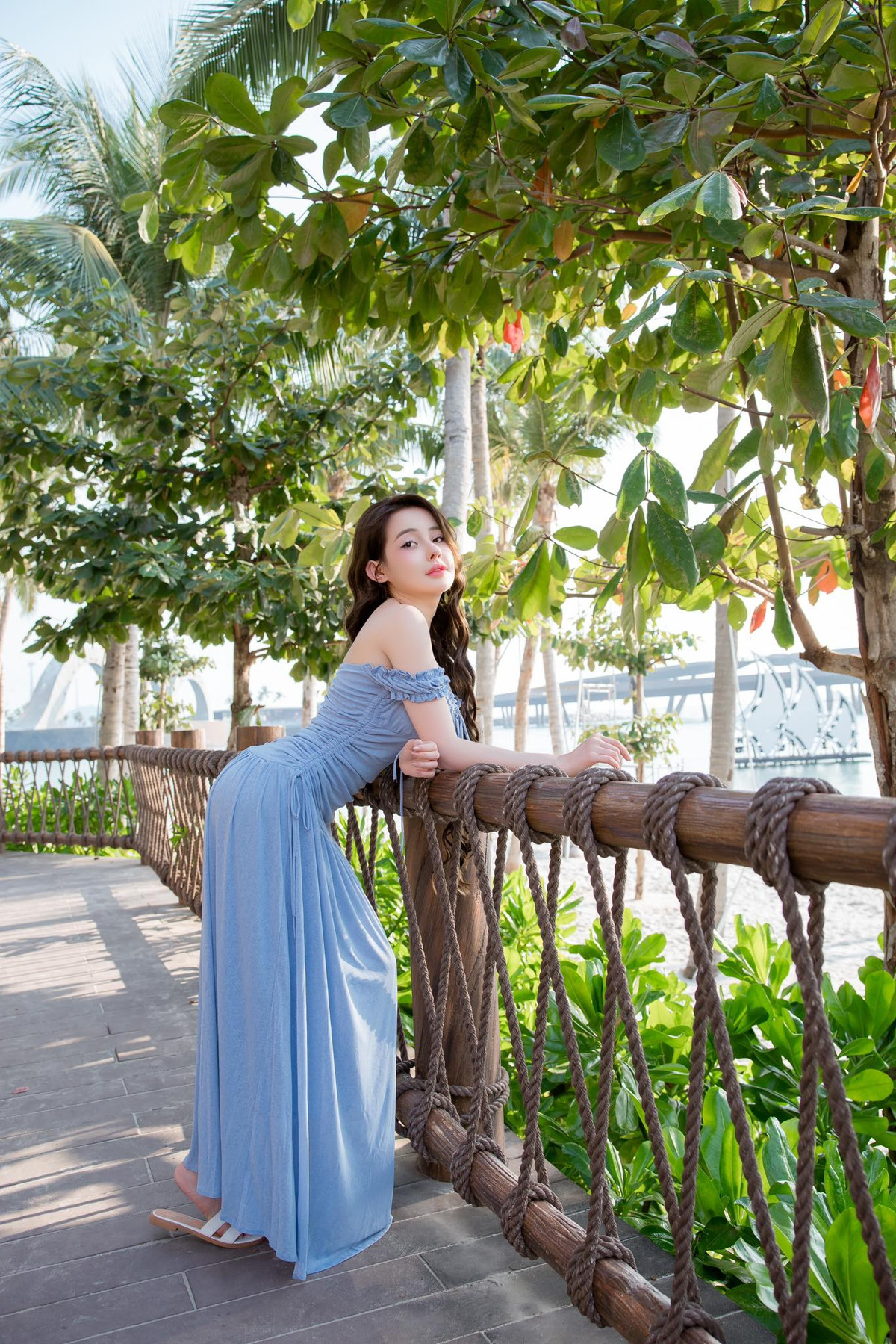 Về việc thoải mái công khai chia sẻ chuyện "dao kéo", Ngân 98 từng tiết lộ lý do: "Tôi luôn thích chia sẻ mọi thứ về mình cho mọi người biết. Mọi thứ tôi chia sẻ đều là những gì tôi trải nghiệm trong cuộc sống của chính mình".