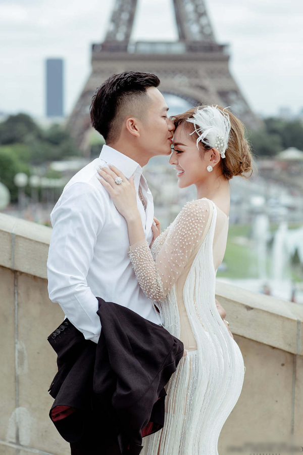 Gần đây, những bức ảnh cưới của hot girl Trang Nemo và ông xã cũng bất ngờ hot trở lại.