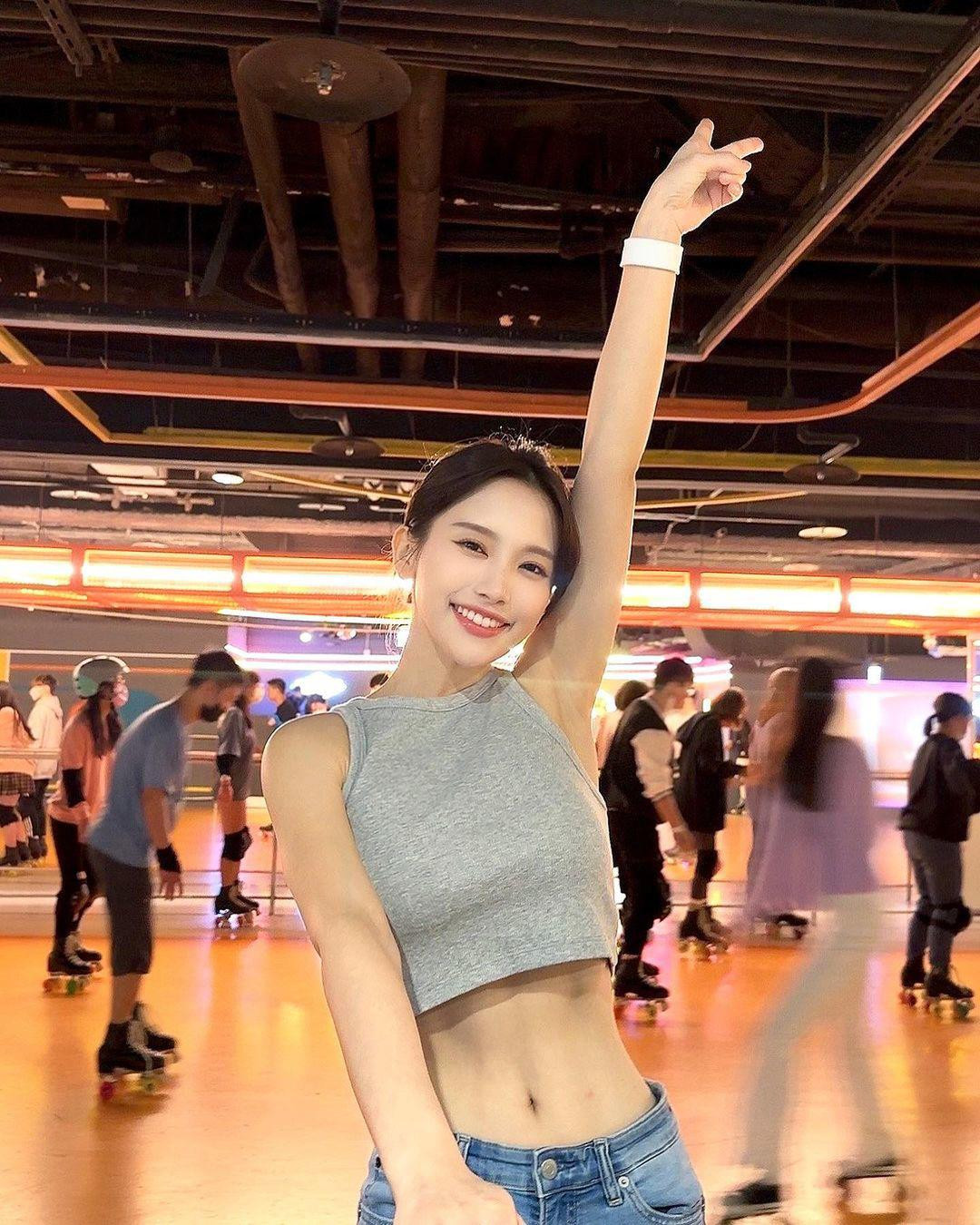 Trên thực tế, body của Tsai Jui-hsueh là thành quả trong suốt nhiều năm nỗ lực tập thể thao, và ăn kiêng. Theo đó, người đẹp ăn 3 bữa mỗi ngày, song ăn ít tinh bột và uống nhiều nước, khoảng hơn 3 lít nước/ngày.