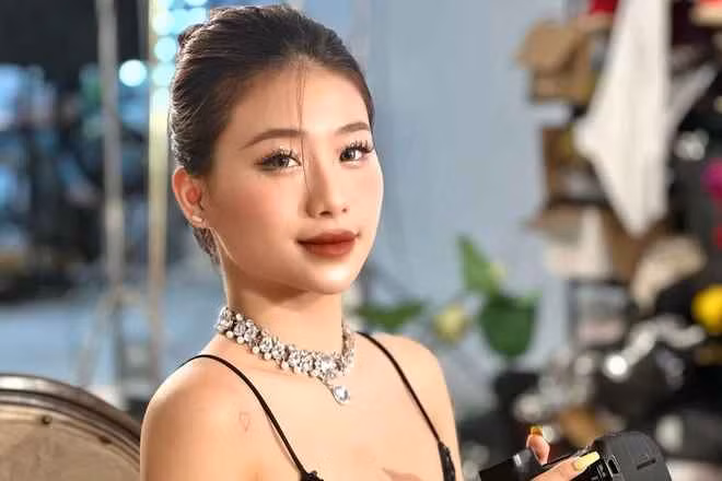 Phạm Như Phương chuyển sang làm TikTok nhưng cách nói chuyện và phản ứng của cô nàng trước netizen đều bị đánh giá là không mấy thiện chí.