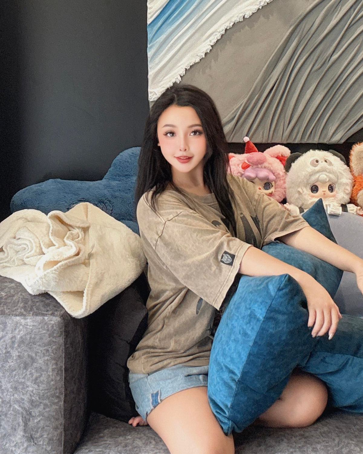 Huỳnh Thảo thậm chí tiết lộ rằng, tập gym là liều thuốc chữa lành của cô vì trong lúc tập chẳng nghĩ được tới ai hay chuyện gì chỉ tập trung đếm và gồng mà thôi.