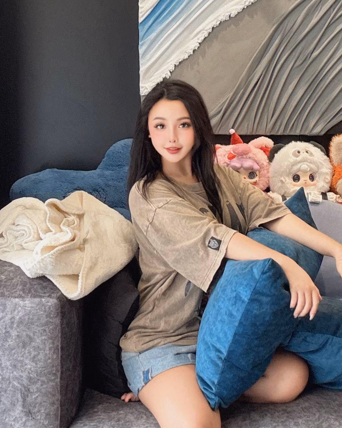 Huỳnh Thảo thậm chí tiết lộ rằng, tập gym là liều thuốc chữa lành của cô vì trong lúc tập chẳng nghĩ được tới ai hay chuyện gì chỉ tập trung đếm và gồng mà thôi.