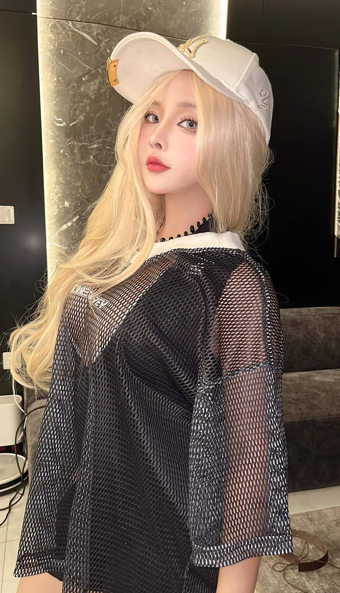 Trang phục của Huỳnh Thảo thường được thiết kế có điểm nhấn tôn dáng nhưng không quá lộ liễu.