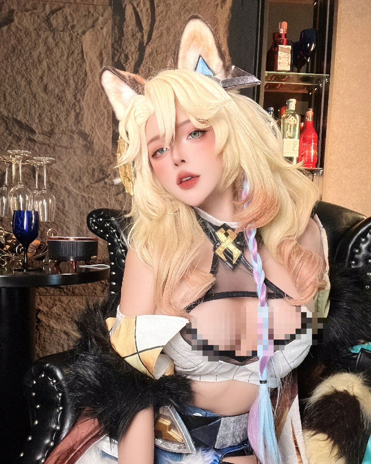 Sở hữu hàng vạn fan, chỉ sau thời gian ngắn hoạt động chuyên nghiệp, cô nàng Huỳnh Thảo (Sayo Momo) nhanh chóng trở thành gương mặt đáng mong chờ trong các sự kiện cosplay, photoshoot nghệ thuật.