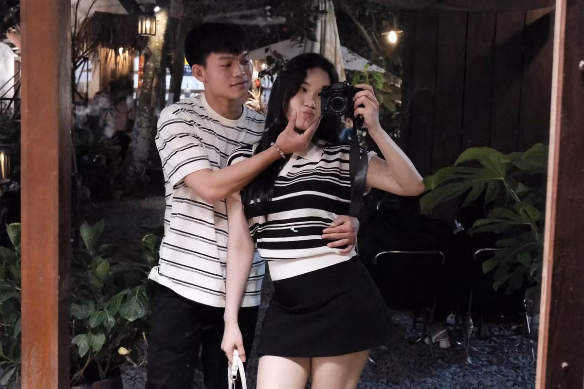 Từ lúc còn hẹn hò, Hồ Văn Cường đã thường xuyên đưa nửa kia của mình đi du lịch, đi chơi mỗi khi không thi đấu. Cả hai không ngần ngại bày tỏ tình cảm với nhau ở chỗ đông người.