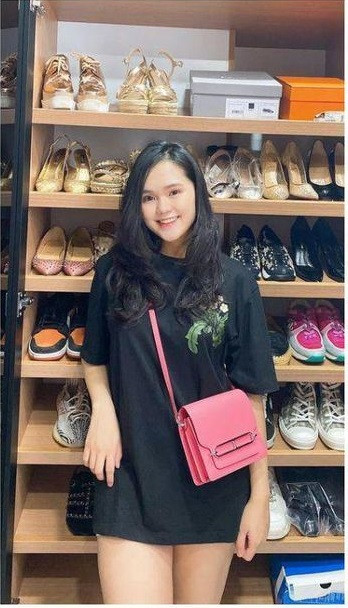 Trước đó, Quỳnh Anh từng có thời gian chật vật tìm phương pháp giảm cân sau sinh. Cô cho biết bản thân đã chăm chỉ tập gym để vừa nâng cao sức khỏe, vừa giúp hình thể săn chắc hơn.