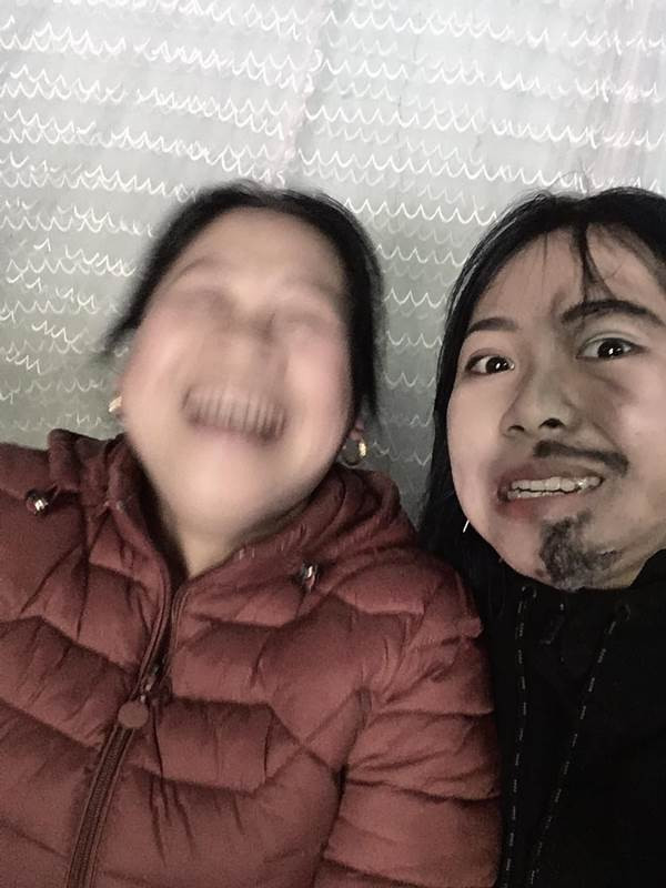 Nhưng khi phát hiện ra con gái, mẹ Trang Monster đã cười phá lên.