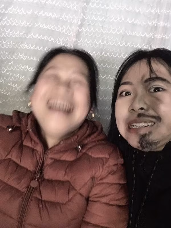 Nhưng khi phát hiện ra con gái, mẹ Trang Monster đã cười phá lên.