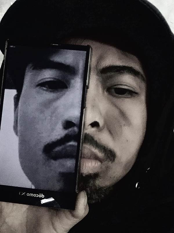 Biểu cảm thật của Đen Vâu và biểu cảm của Trang Monster gần giống nhau.