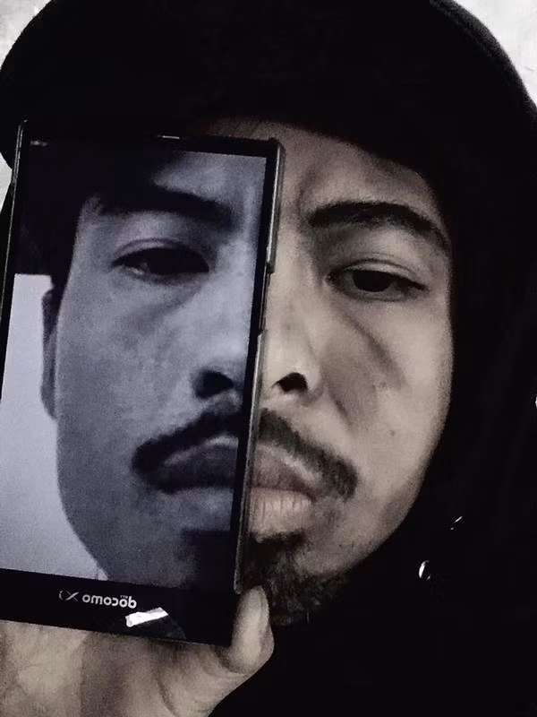 Biểu cảm thật của Đen Vâu và biểu cảm của Trang Monster gần giống nhau.