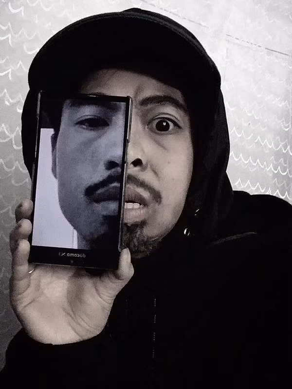 Không chỉ đơn thuần là 1 trạng thái của gương mặt rapper Đen Vâu, Trang Monster còn biến tấu bằng các biểu cảm khác khiến nhiều người phải buồn cười.