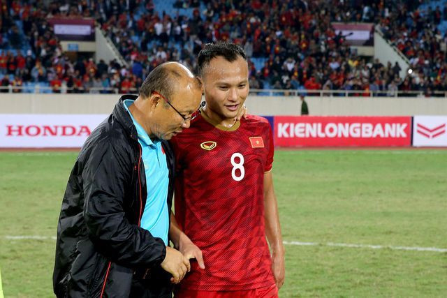 Cuối cùng, trọng Cám ơn những tình cảm mà Hoàng đã nhận được, Hoàng chúc các em sẽ nỗ lực để chuyên nghiệp hơn nữa, vươn xa hơn nữa, để đội tuyển Việt Nam sẽ đạt nhiều thành công hơn nữa trong tương lai."