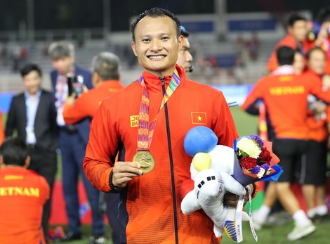 Trong số đó, phải nói tới thành tích đáng kể nhất đó chính là chức vô địch SEA Games trên đất Philippines và anh là 3 cầu thủ quá tuổi được HLV Park Hang Seo gọi phục vụ.