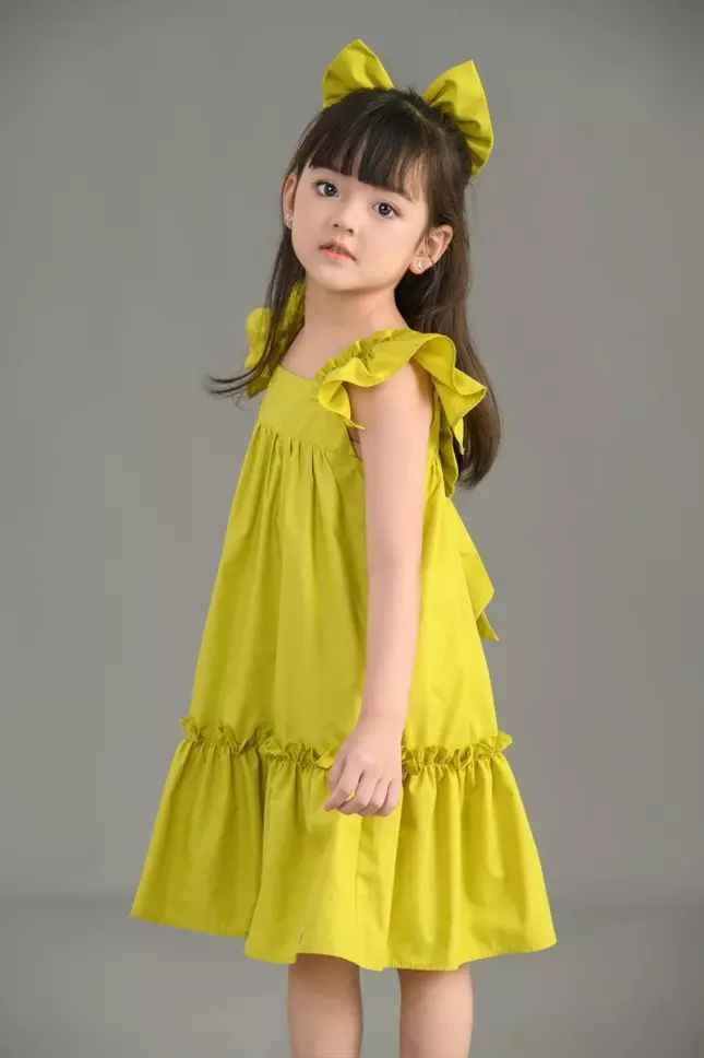 Được biết, hiện tại những em nhỏ chỉ 4-5 tuổi nhưng đã cực kỳ xuất sắc khi vừa biết tạo dáng dưới ống kính, làm mẫu nhí lại đi đóng phim. Các bé cực kỳ đa năng khiến nhiều người ngưỡng mộ.