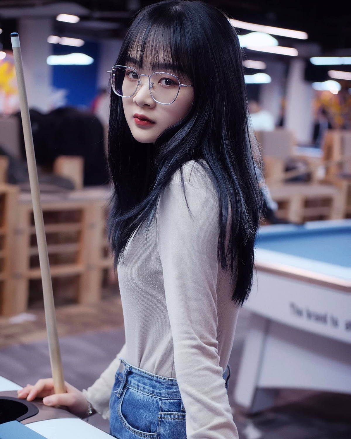 Sau clip đậm chất 18+ trên, Quỳnh Alee đã lên tiếng xin lỗi. Nhưng bài học trước còn chưa phai thì lại đến Gấm Kami với clip xuất hiện trên tàu điện gây bức xúc.