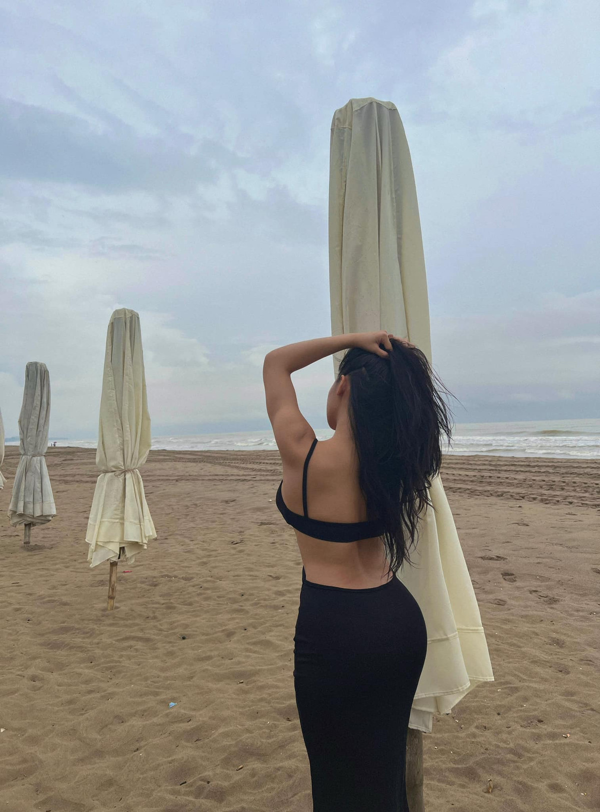 Sở hữu gương mặt xinh xắn cùng thân hình “vạn người mê”, Quỳnh Nguyễn thường xuyên đăng tải những hình ảnh nóng bỏng làm nhiều người ngưỡng mộ.