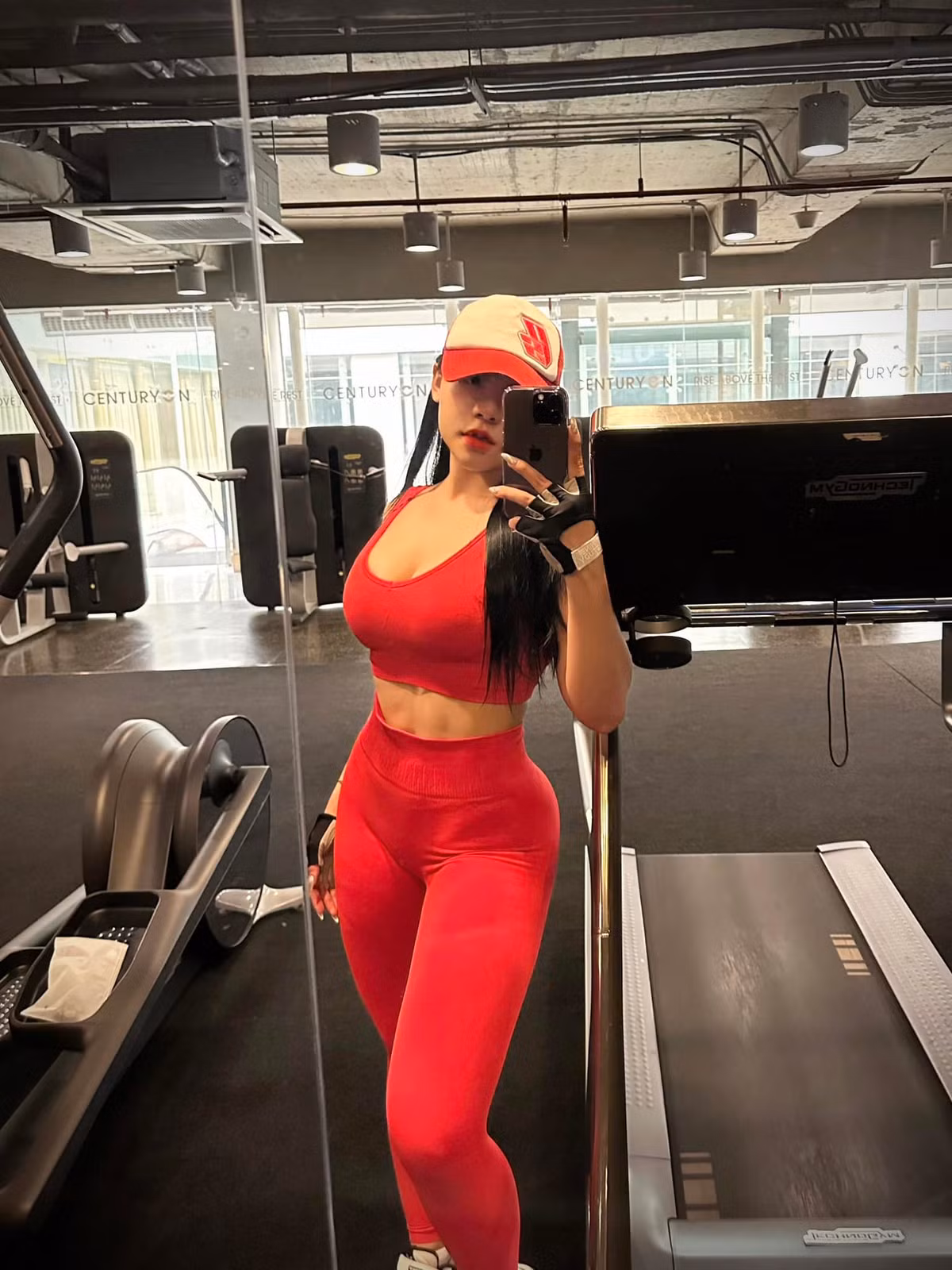 Hơn thế nữa, nhờ gym Quỳnh không còn là cô gái tự ti, nhút nhát cũng như vượt qua nỗi buồn về chuyện tình đổ vỡ trong quá khứ.