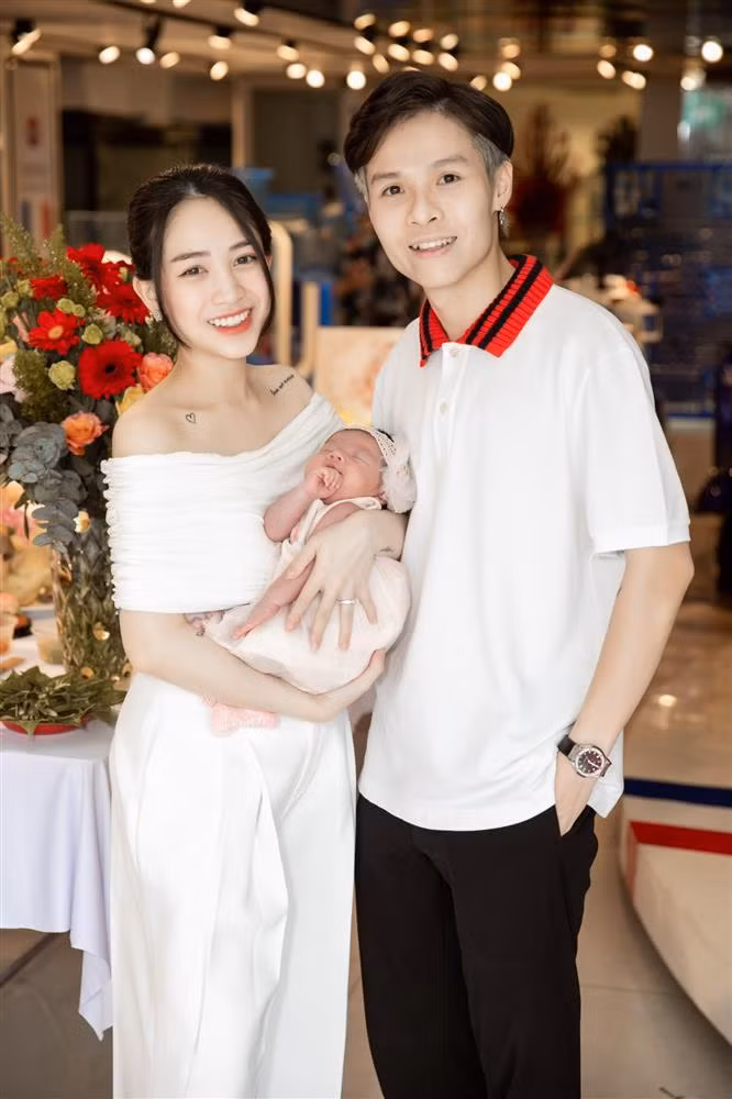 Joyce Phạm tên thật Phạm Trần Nguyễn Minh Anh, là ái nữ đầu tiên của đại gia Minh Nhựa với người vợ đầu. Cô cũng là cái tên nổi bật trong hội rich kid Việt.