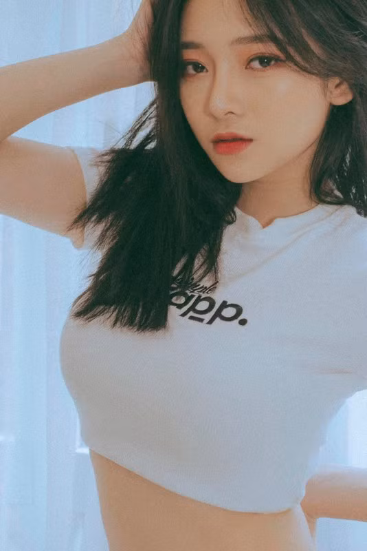 Thời gian gần đây, Linh Chi "chuyển nghề" sang giới game thủ. Nhưng có thể thấy, đây là nước đi khá đúng đắn của cô nàng khi thu hút lượng lớn người hâm mộ.