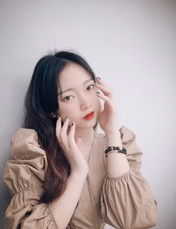 Tất nhiên, fan của Lnh Chi ngạc nhiên, thất vọng, còn những người tình cờ thấy thì đưa ra không ít bình luận khiếm nhã.