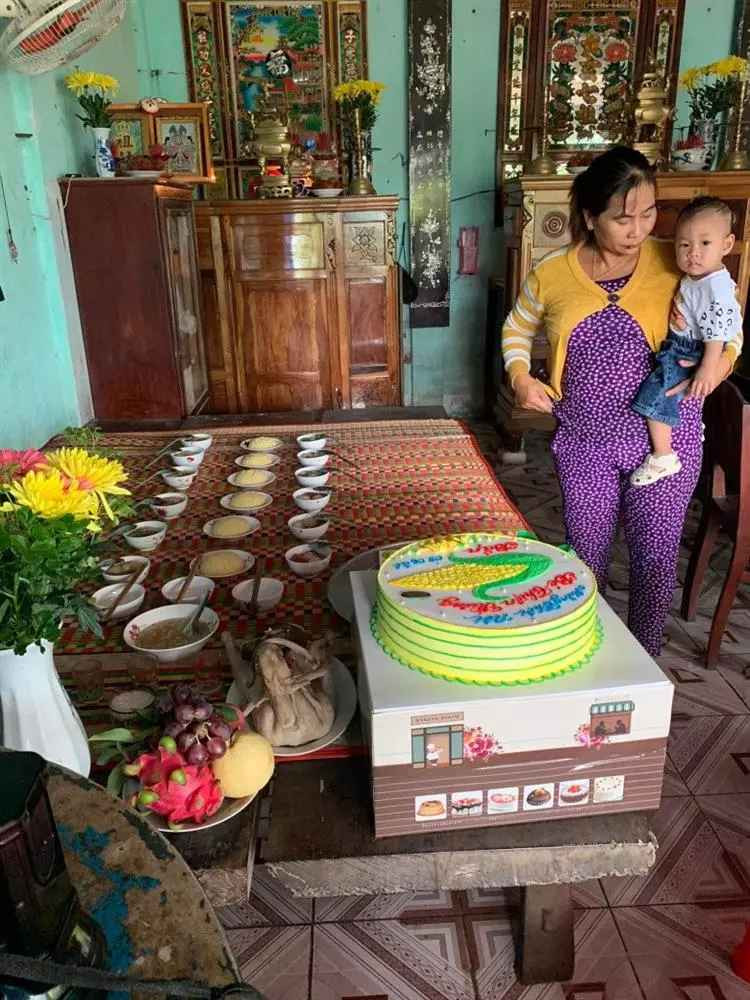 Khi ấy, mọi người cũng đang rất tò mò về chú rể bởi hiện tượng mạng xã hội Phượng Thị Nở chưa từng chia sẻ về chuyện tình cảm cũng như bạn trai trên trang cá nhân.