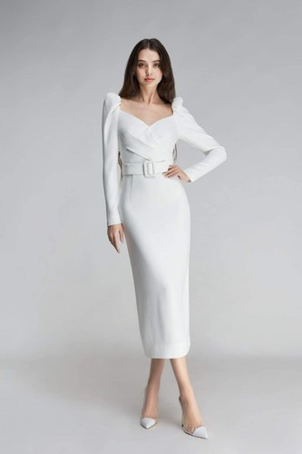 Ngay cả khi mang bầu con đầu lòng cho thủ môn Bùi Tiến Dũng, Dianka Zakhidova vẫn rất xinh đẹp và quyến rũ... trong những bức ảnh do cô tự đăng.