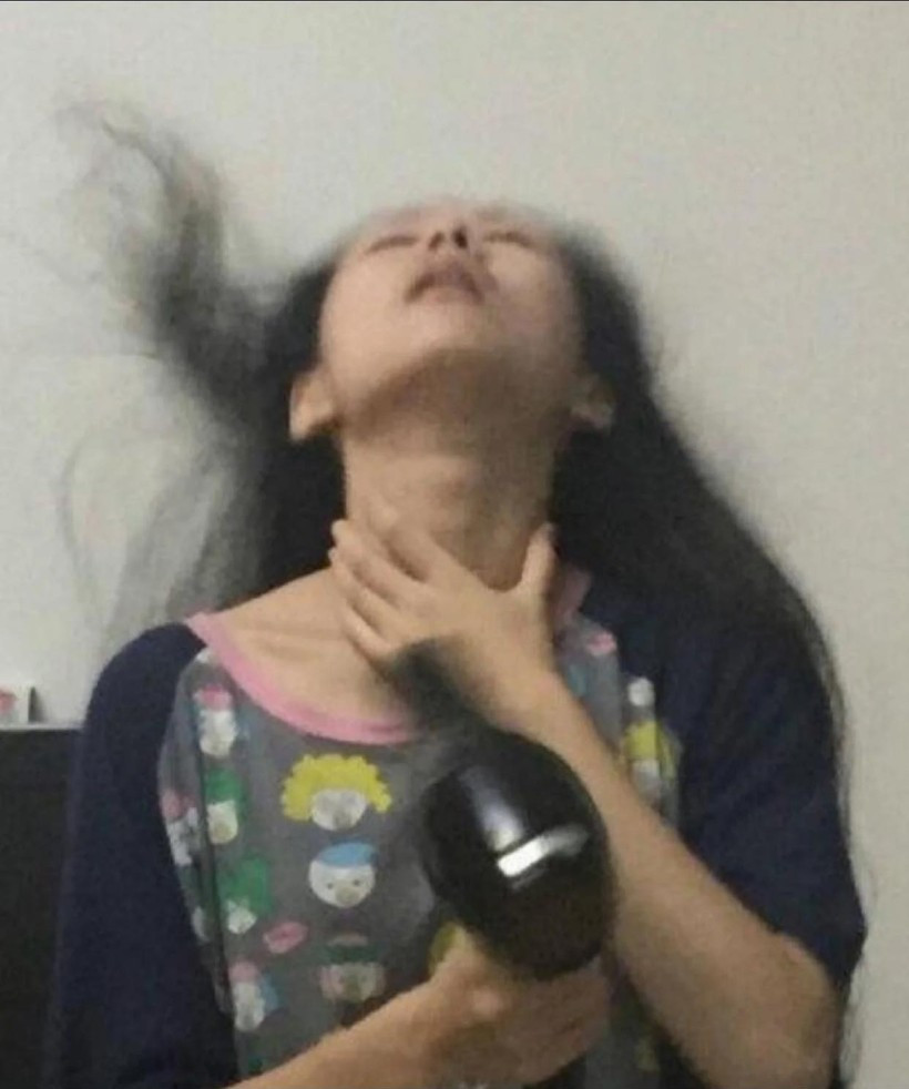 Vợ sấy tóc trong mắt chồng chẳng khác nào phim chưởng.